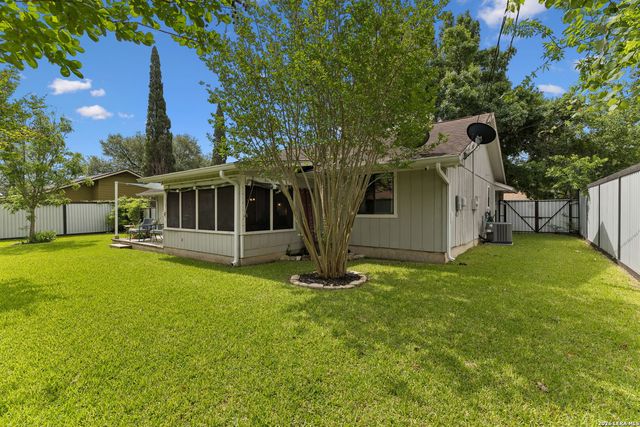106 Lehmann St, Boerne, TX 78006