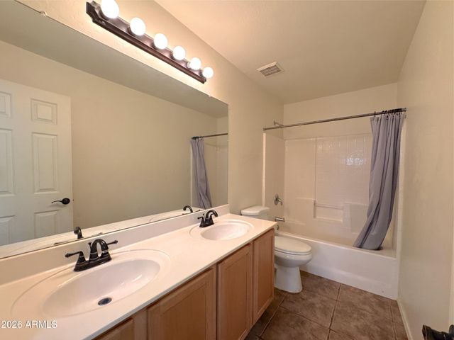 8621 E OLLA Avenue, Mesa, AZ 85212