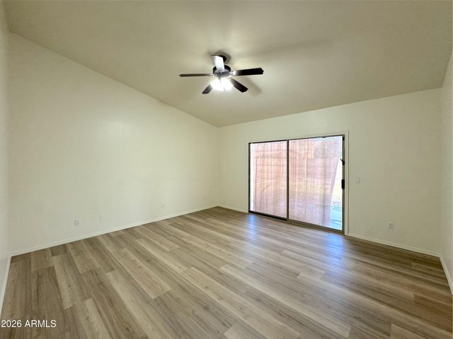 8621 E OLLA Avenue, Mesa, AZ 85212