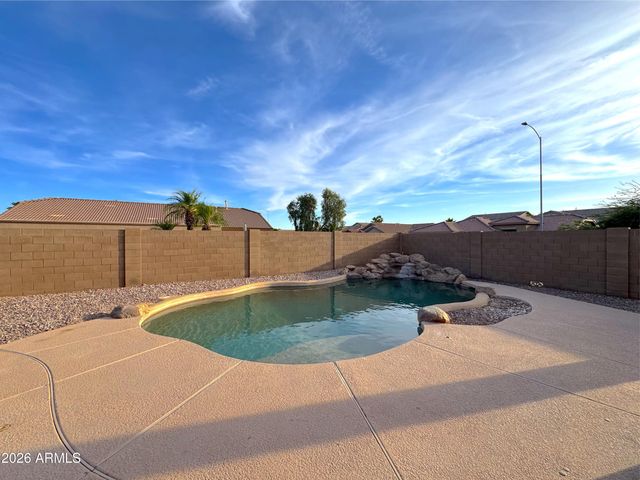 8621 E OLLA Avenue, Mesa, AZ 85212