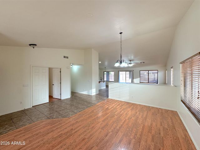 8621 E OLLA Avenue, Mesa, AZ 85212