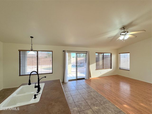 8621 E OLLA Avenue, Mesa, AZ 85212