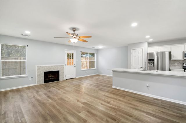38 N Walden Elms S, The Woodlands, TX 77382