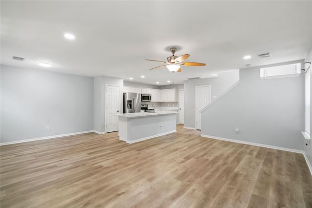 38 N Walden Elms S, The Woodlands, TX 77382