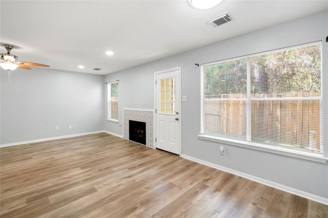 38 N Walden Elms S, The Woodlands, TX 77382