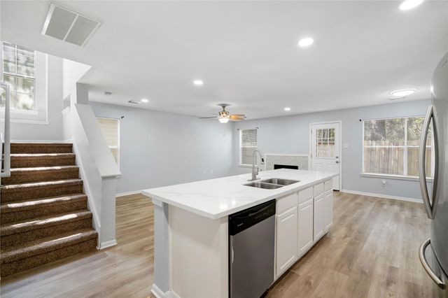 38 N Walden Elms S, The Woodlands, TX 77382