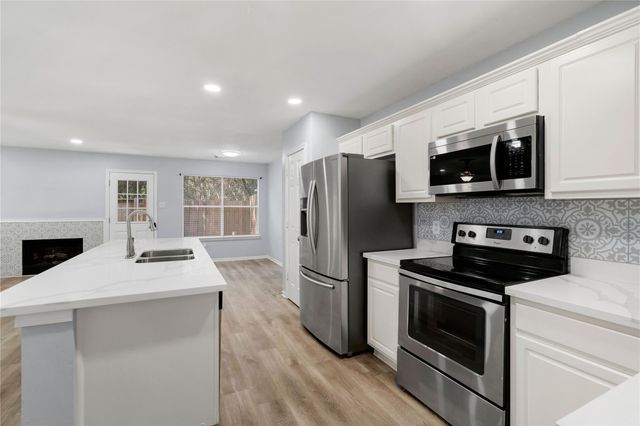 38 N Walden Elms S, The Woodlands, TX 77382