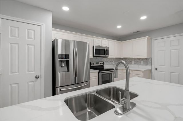 38 N Walden Elms S, The Woodlands, TX 77382