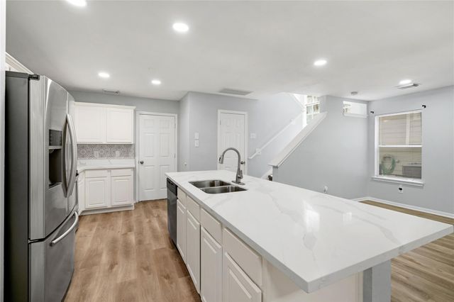 38 N Walden Elms S, The Woodlands, TX 77382
