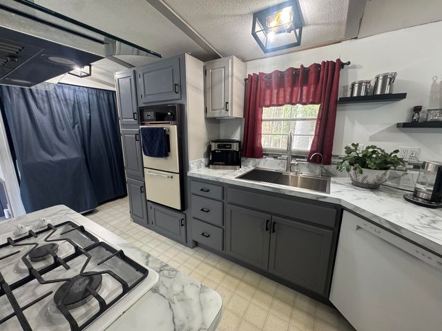 82 Sunset Circle, Campton, NH 03223