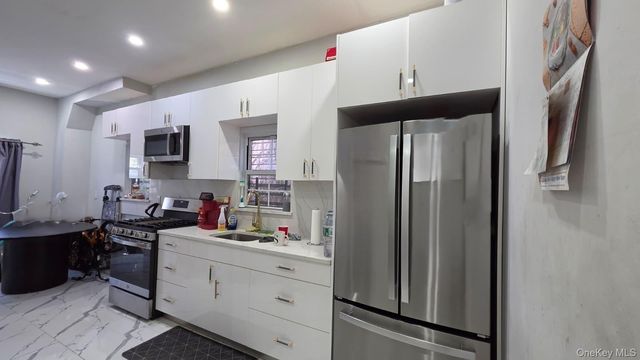 811 E 8th Street, Brooklyn, NY 11230