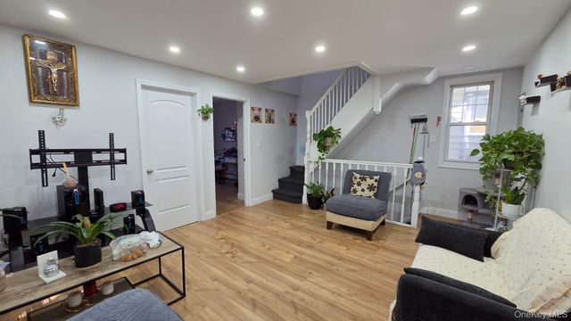 811 E 8th Street, Brooklyn, NY 11230