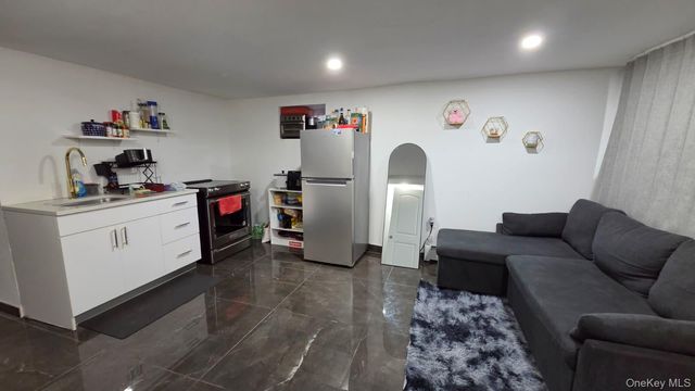 811 E 8th Street, Brooklyn, NY 11230