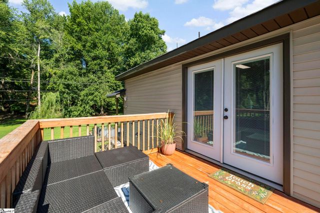 105 Mellon Street, Slater, SC 29683