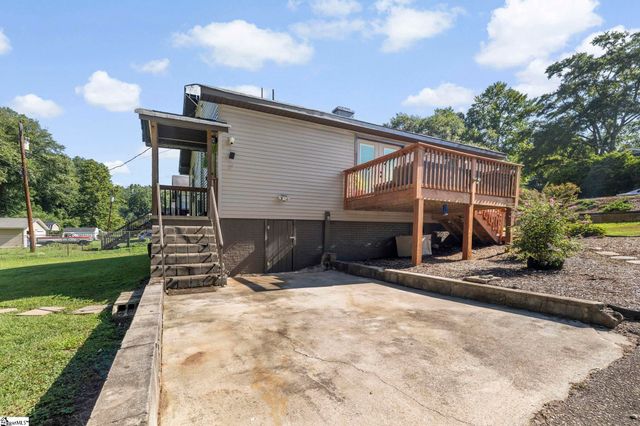 105 Mellon Street, Slater, SC 29683