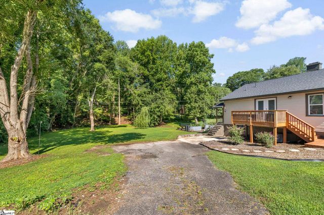 105 Mellon Street, Slater, SC 29683