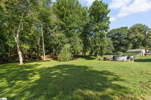 105 Mellon Street, Slater, SC 29683