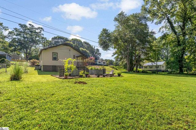 105 Mellon Street, Slater, SC 29683