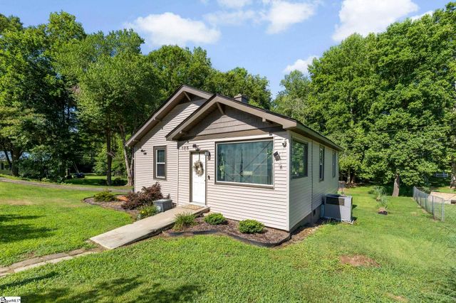 105 Mellon Street, Slater, SC 29683