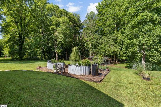 105 Mellon Street, Slater, SC 29683