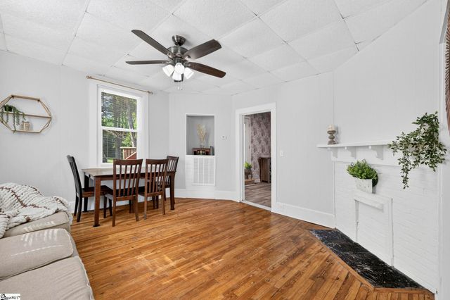 105 Mellon Street, Slater, SC 29683