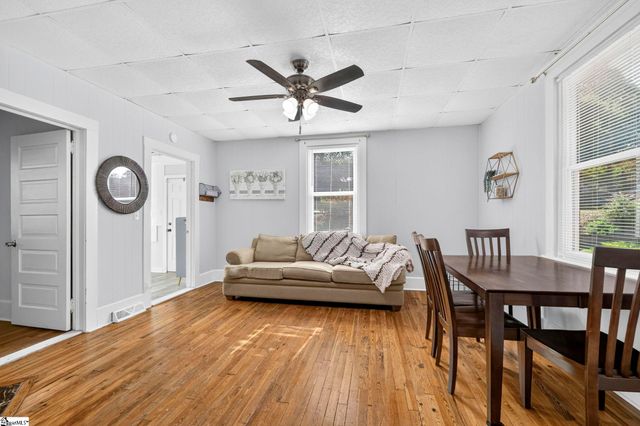 105 Mellon Street, Slater, SC 29683