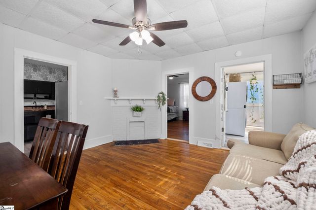 105 Mellon Street, Slater, SC 29683