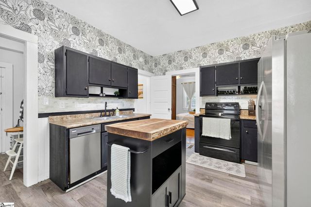 105 Mellon Street, Slater, SC 29683