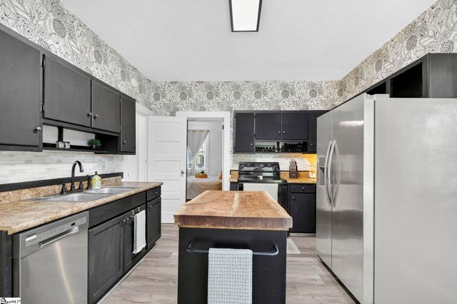105 Mellon Street, Slater, SC 29683