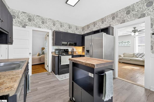 105 Mellon Street, Slater, SC 29683