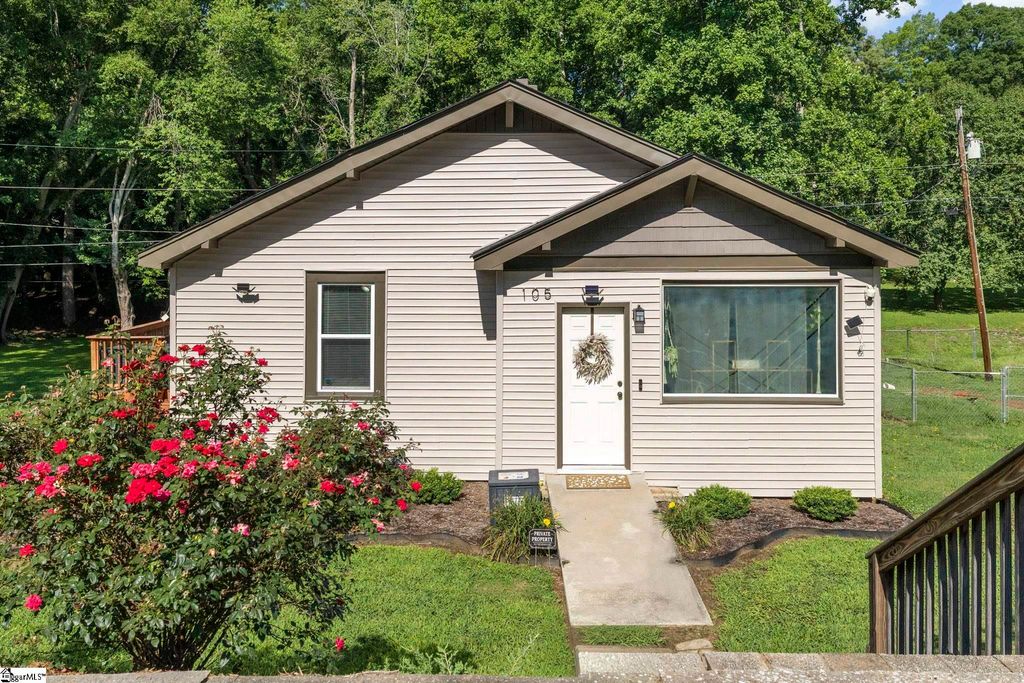 105 Mellon Street, Slater, SC 29683