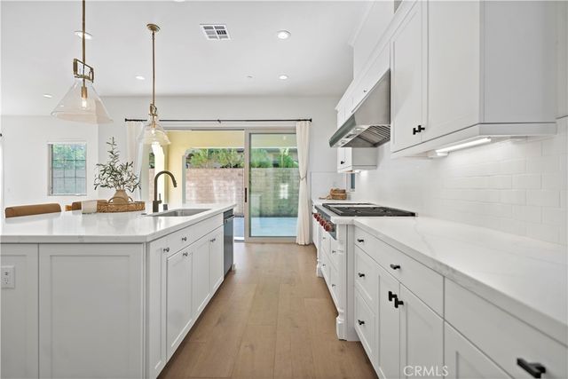 66 Poncho, Irvine, CA 92602