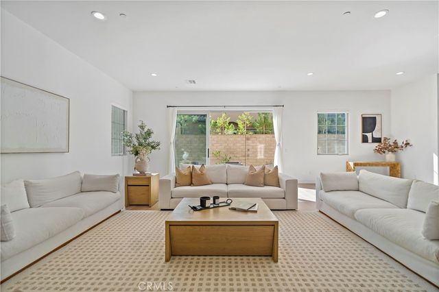 66 Poncho, Irvine, CA 92602