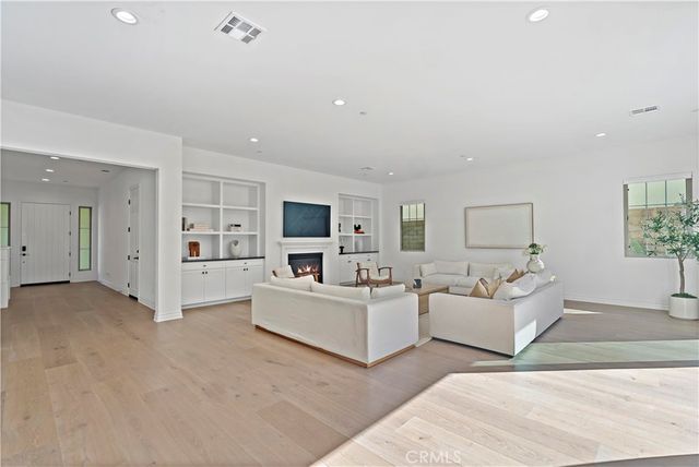 66 Poncho, Irvine, CA 92602