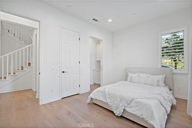 66 Poncho, Irvine, CA 92602