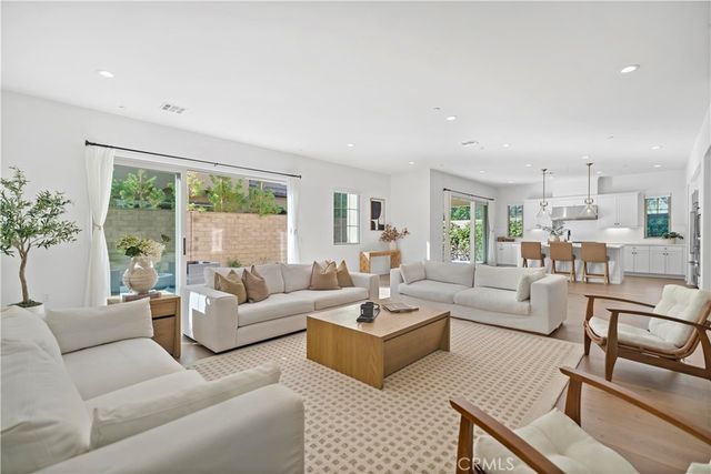 66 Poncho, Irvine, CA 92602