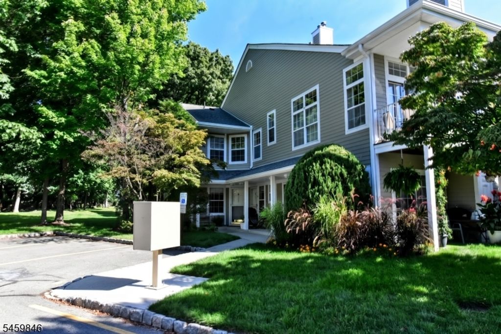 1240 Garrison Ct 1240, Mahwah Twp., NJ 07430 — exterior