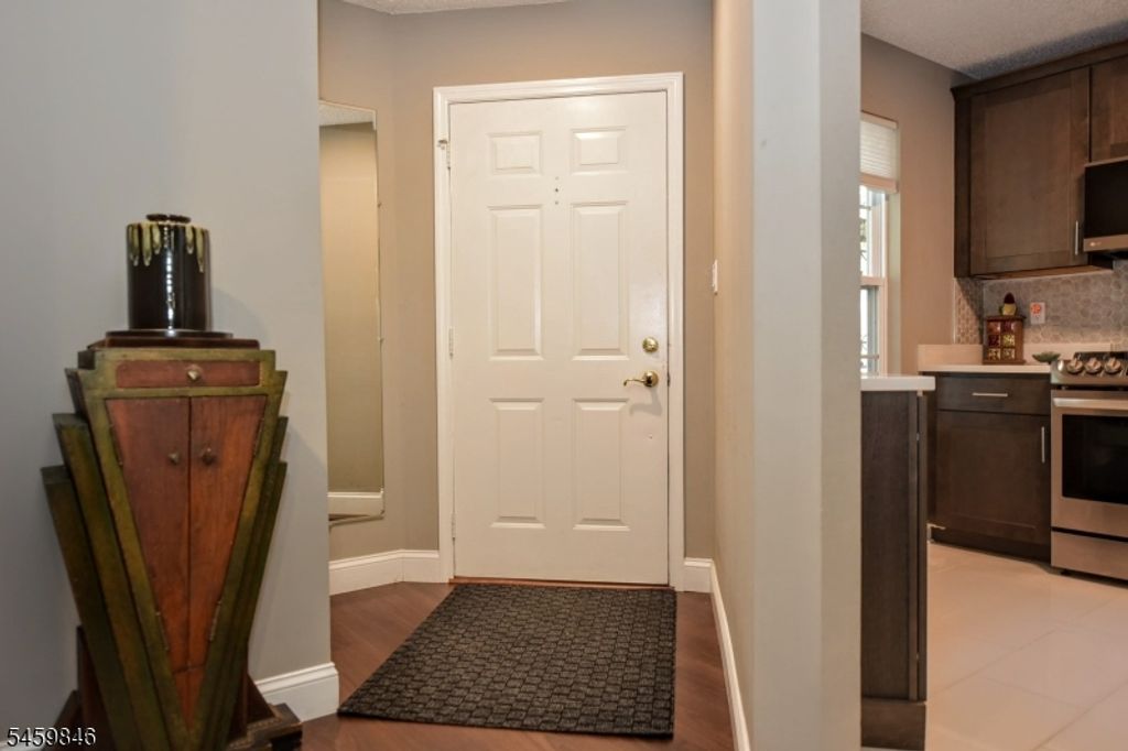 1240 Garrison Ct 1240, Mahwah Twp., NJ 07430 — photo 3