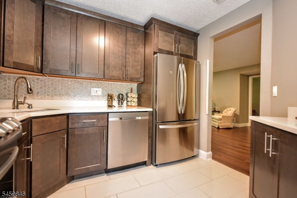 1240 Garrison Ct 1240, Mahwah Twp., NJ 07430 — photo 4
