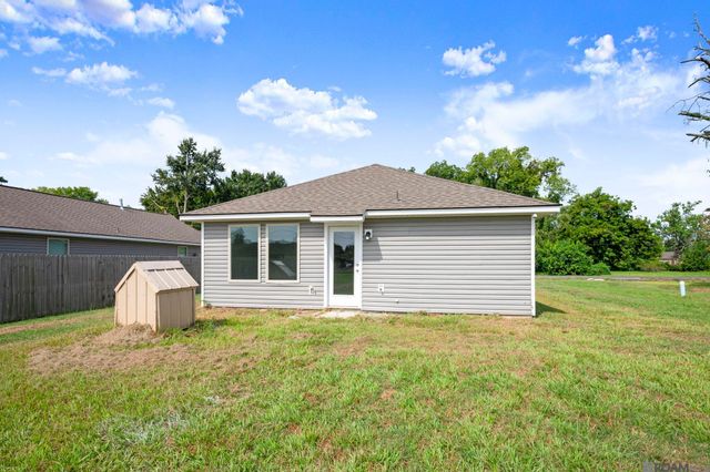 868 N 10th St, Port Allen, LA 70764