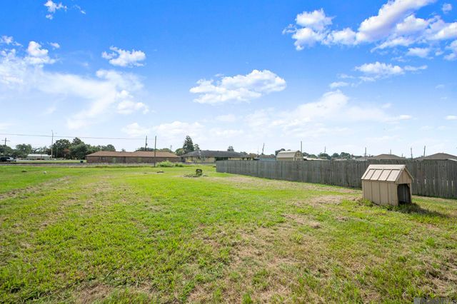 868 N 10th St, Port Allen, LA 70764