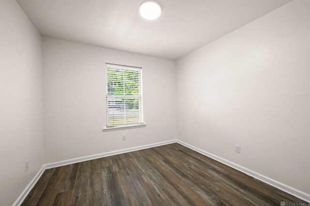 868 N 10th St, Port Allen, LA 70764