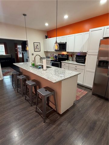 112 N 1st St, Jeannette, PA 15644