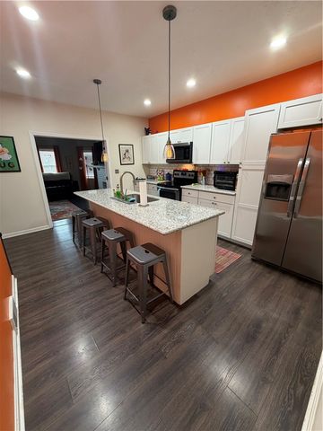 112 N 1st St, Jeannette, PA 15644