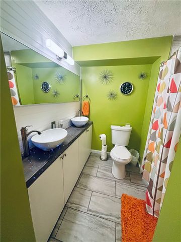 112 N 1st St, Jeannette, PA 15644