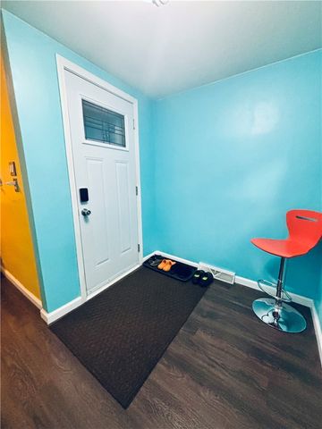 112 N 1st St, Jeannette, PA 15644