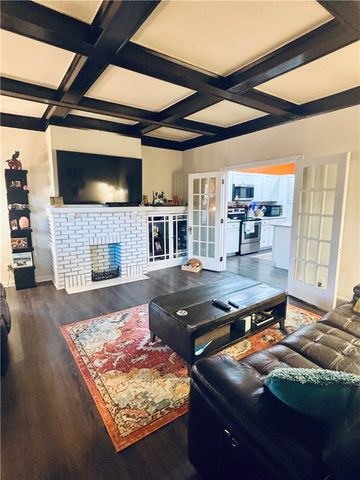 112 N 1st St, Jeannette, PA 15644