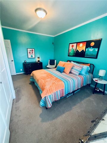 112 N 1st St, Jeannette, PA 15644