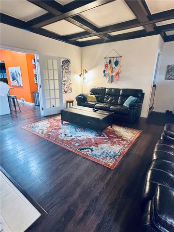 112 N 1st St, Jeannette, PA 15644