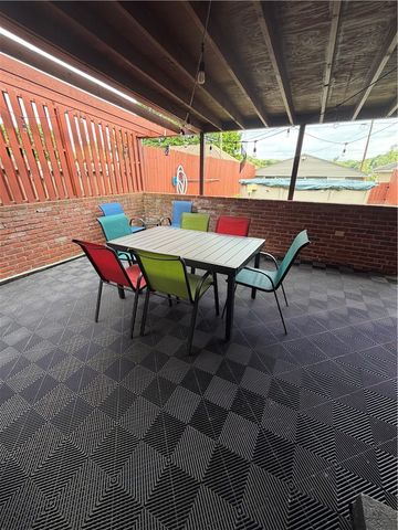 112 N 1st St, Jeannette, PA 15644